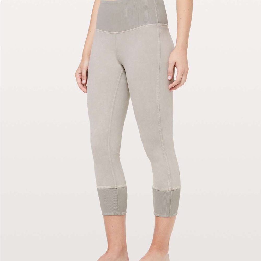 Lululemon Wunder Under crop hr rib 23” size 4.